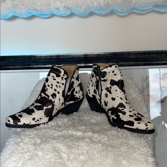Cow Print Ankle Boots I think some sections black some sections brown cowhide - Picture 1 of 9